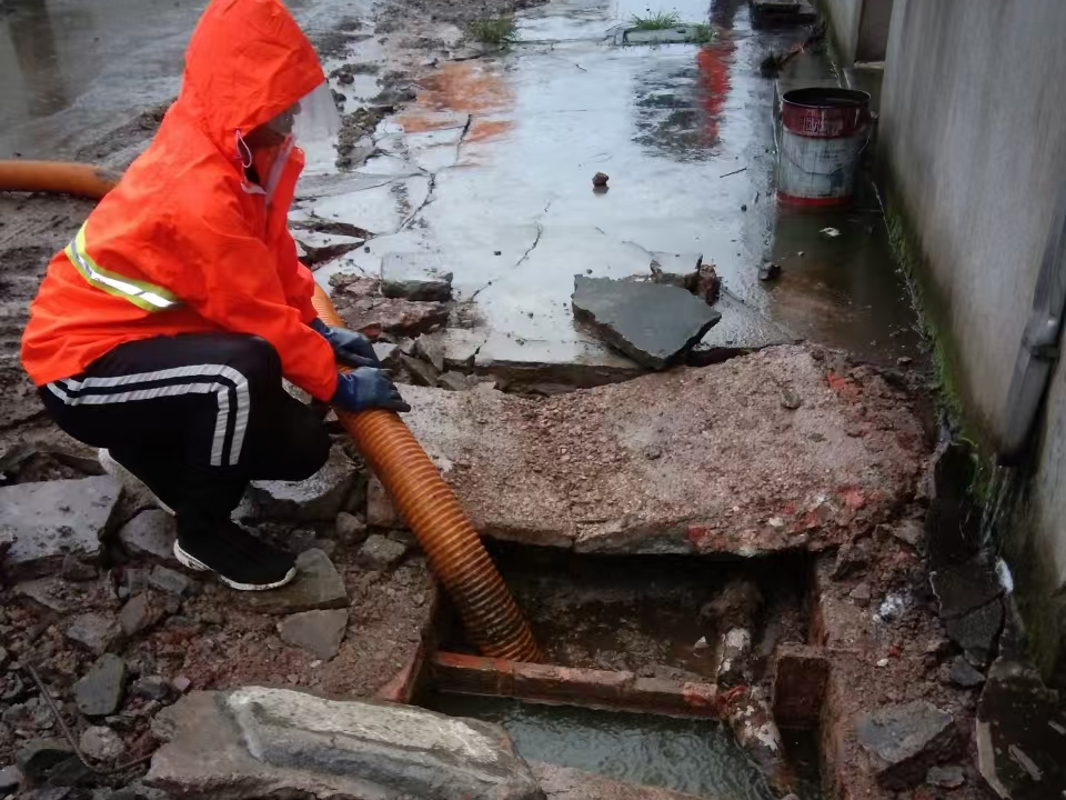 姚安专业清理污水池 炜誉市政以规范流程守护城市 “肠道”